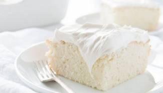 Το «κέικ των αγγέλων»: Το λευκό βελούδινο κέικ που λιώνει στο στόμα